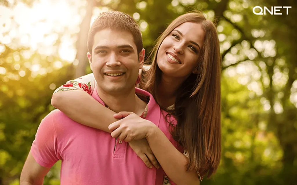 A healthy couple starting their wellness routine with Nutriplus products