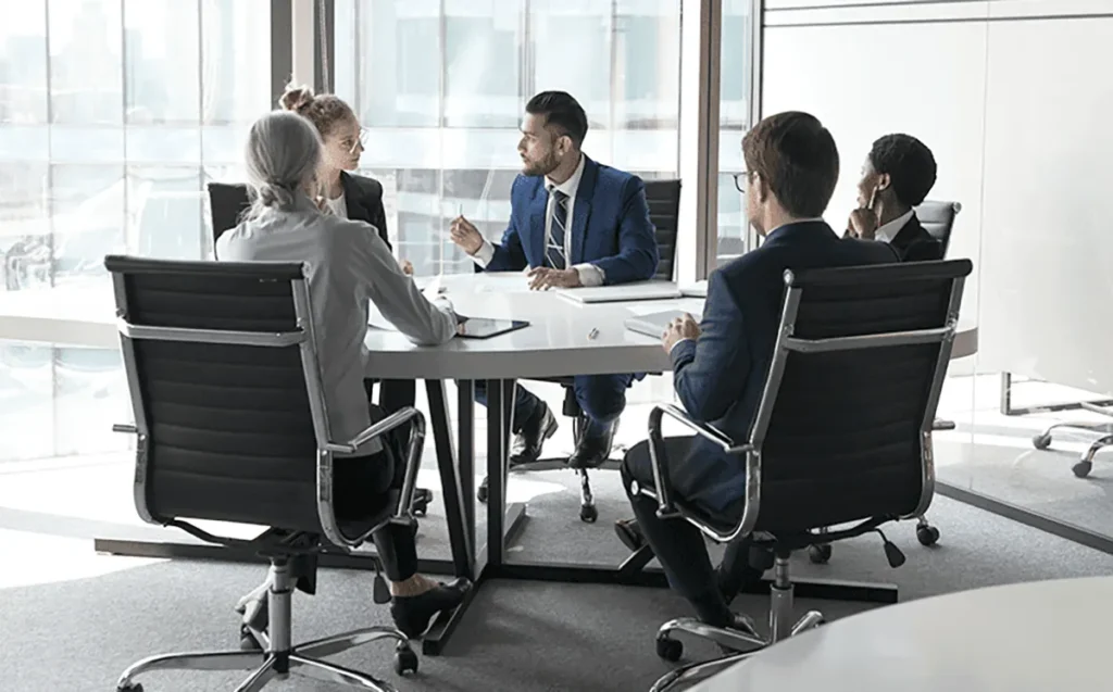 A distributor discussing the QNET business model with his team members